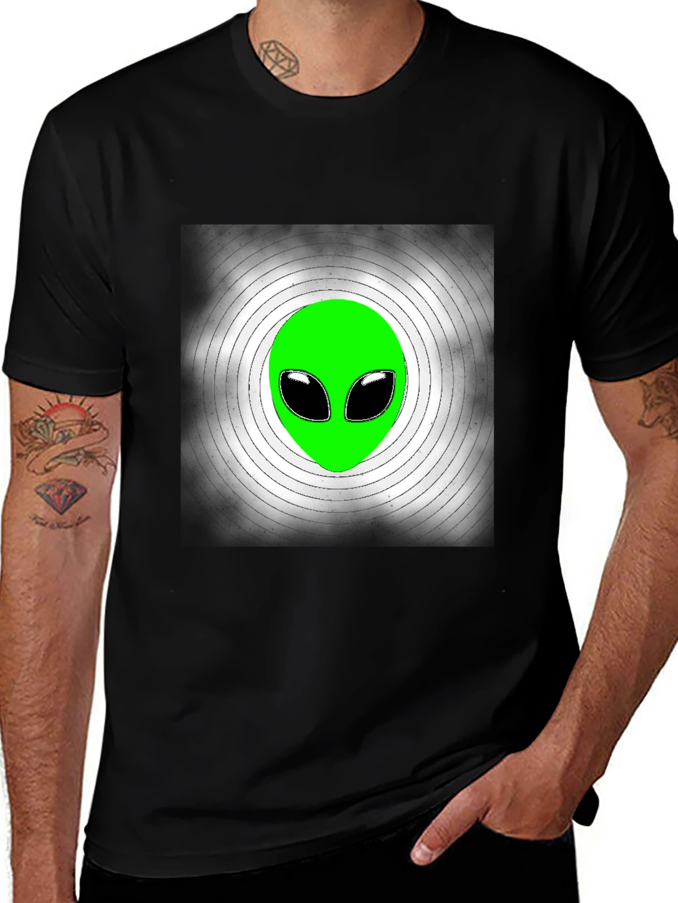 Alien Head Graphic T-Shirt - Sci-Fi Style